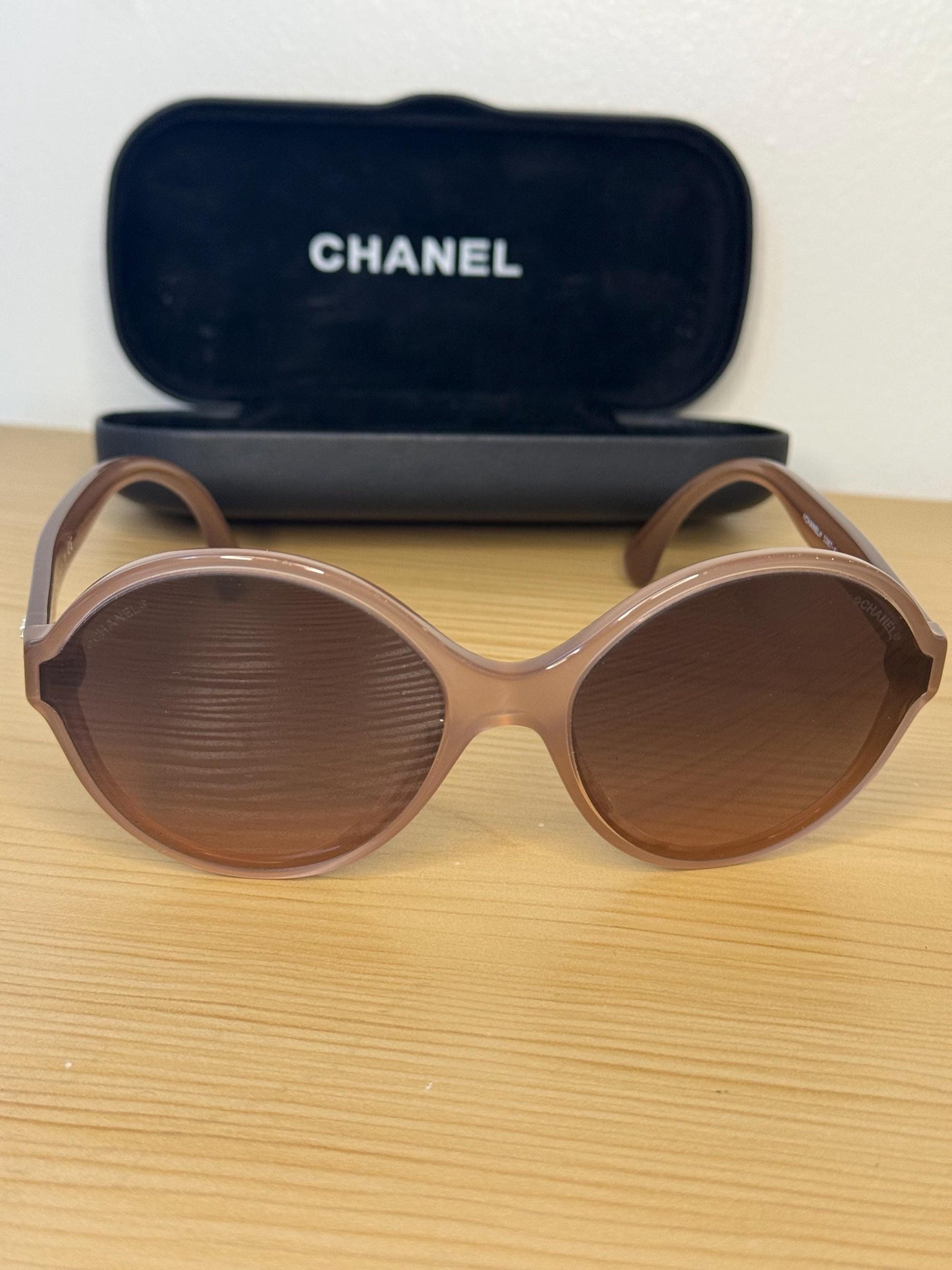 Chanel 5387 oval sunglasses in beige acetate with dark brown gradient lenses