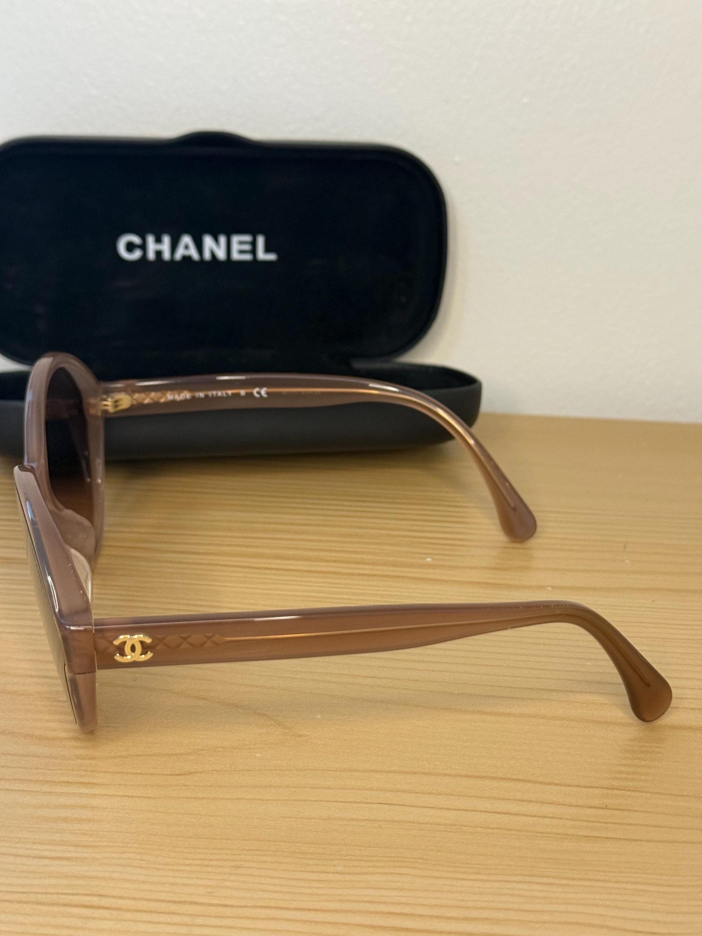 Chanel 5387 oval sunglasses in beige acetate with dark brown gradient lenses